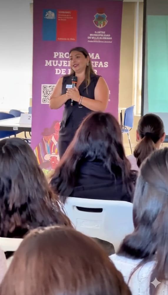 Denisse Aros participando como relatora en el Primer Encuentro de Mujeres Emprendedoras de Villa Alemana